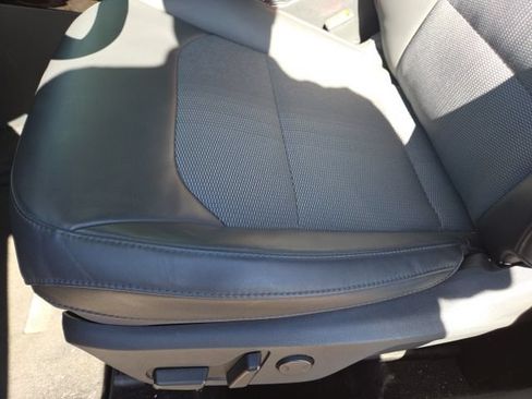 Used 2023 Kia Niro EX Touring FWD image 6