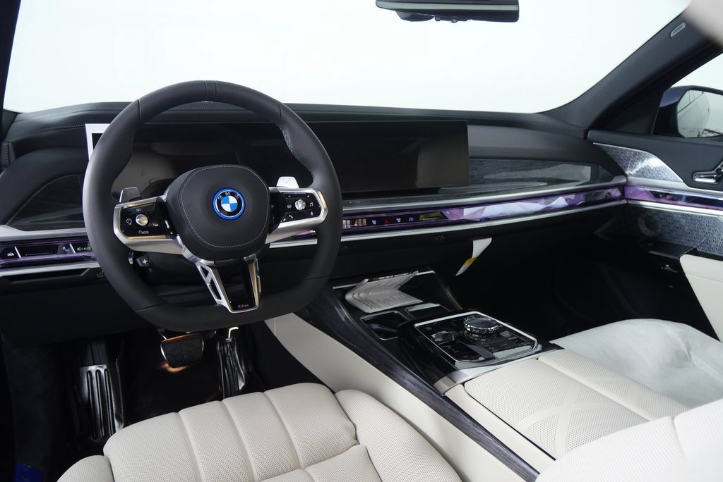 Used 2026 BMW 750e xDrive w/ Executive Package AWD/4WD image 19