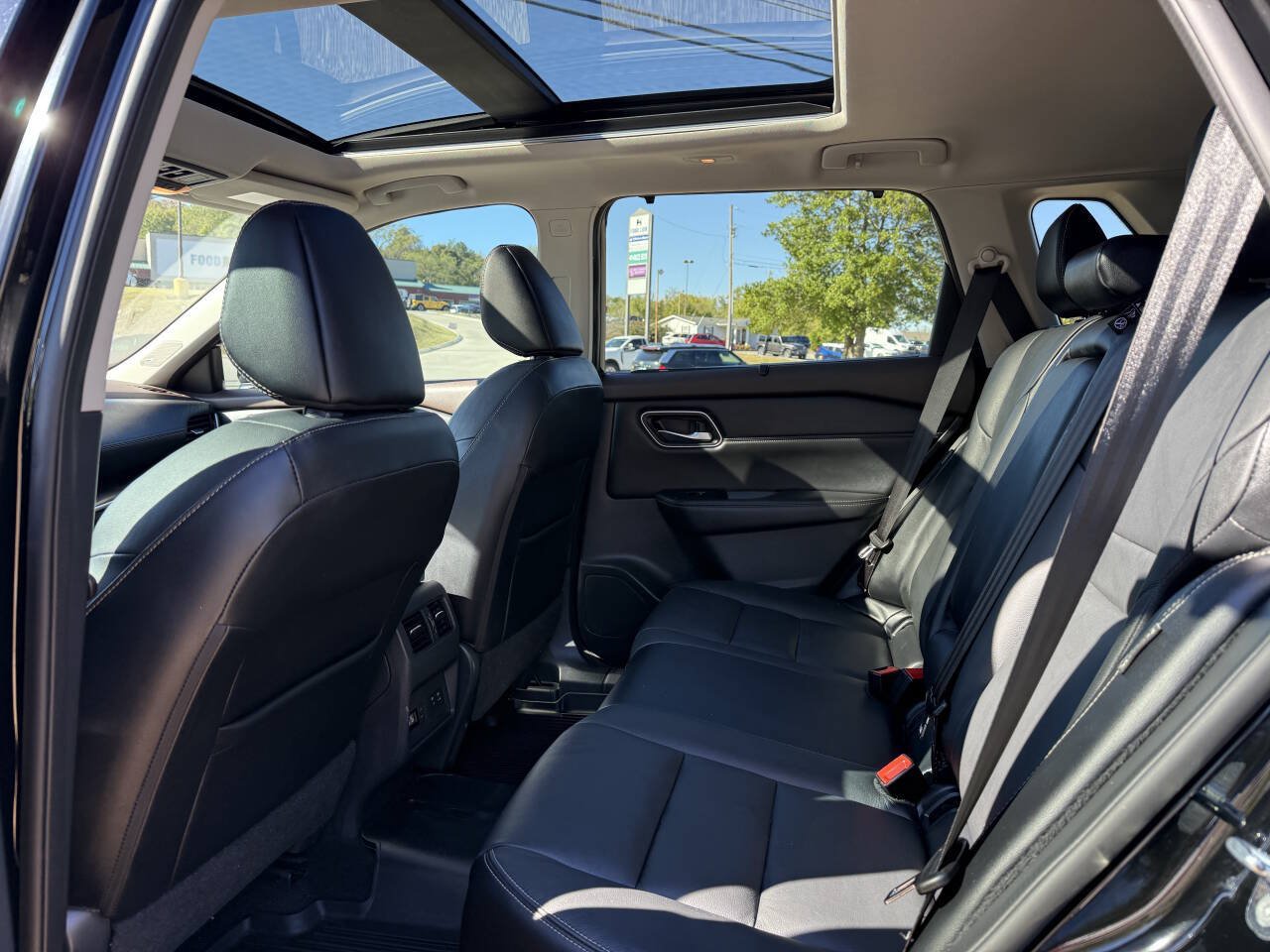 Used 2021 Nissan Rogue SL w/ Premium Package FWD image 4