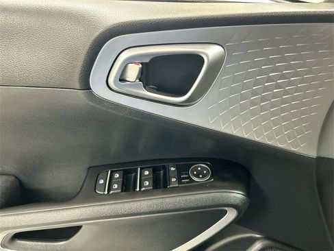 Certified 2023 Kia Soul LX image 11