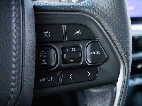 Certified 2025 Toyota 4Runner TRD Off-Road Premium image 25