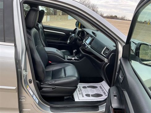 Used 2015 Toyota Highlander XLE image 38