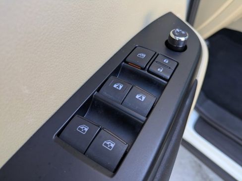 Used 2019 Toyota Highlander XLE image 26