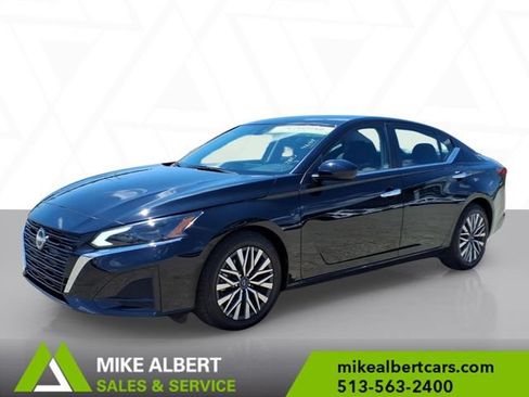 Used 2023 Nissan Altima 2.5 SV FWD image 3