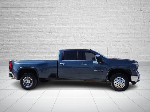 Used 2025 Chevrolet Silverado 3500 LTZ w/ LTZ Convenience Package AWD/4WD image 5