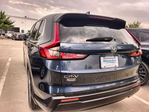 Used 2025 Honda CR-V EX image 5