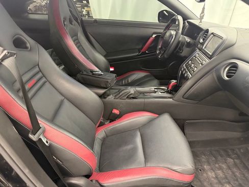 Used 2015 Nissan GT-R Black Edition AWD/4WD image 40