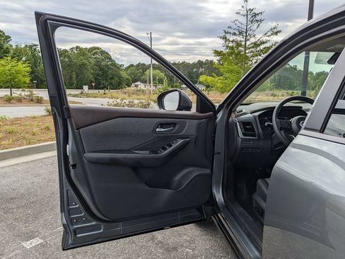 Used 2023 Nissan Rogue SV FWD image 51
