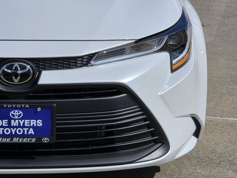 Used 2026 Toyota Corolla LE FWD image 4