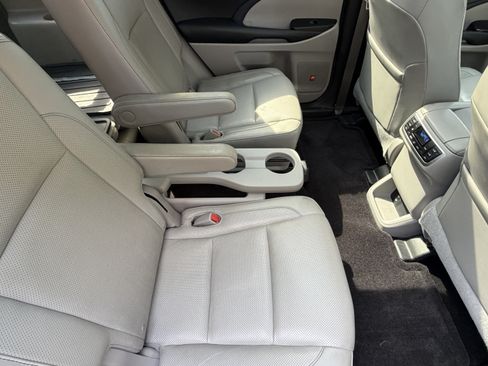 Used 2016 Toyota Highlander Limited Platinum AWD/4WD image 40