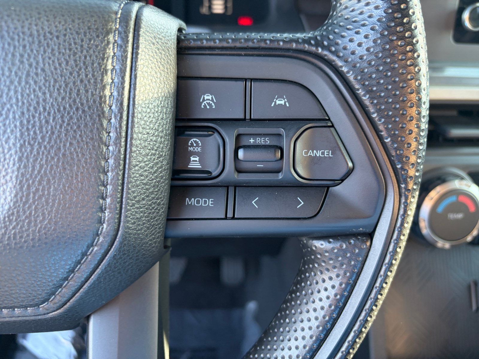 Used 2025 Toyota Tacoma SR5 AWD/4WD image 15