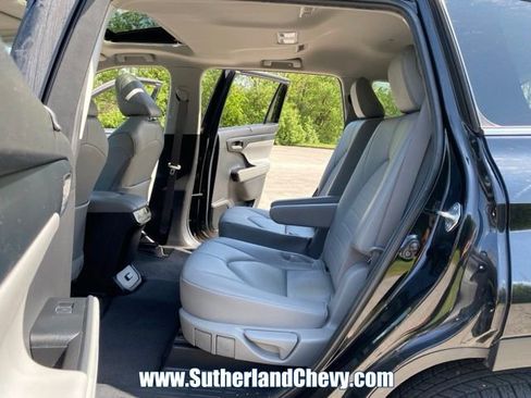 Used 2023 Toyota Highlander XLE image 35