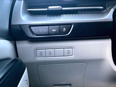 Used 2022 Kia Carnival LX FWD image 33