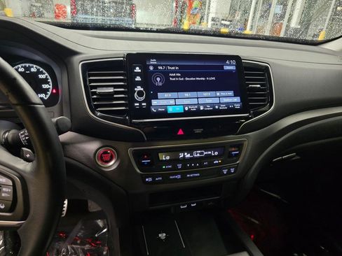 Used 2025 Honda Ridgeline Sport image 25
