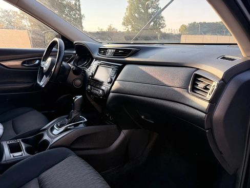 Used 2018 Nissan Rogue SV w/ Sun & Sound Touring Package AWD/4WD image 19