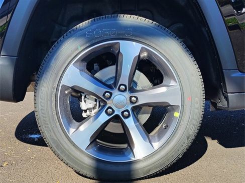 New 2025 Jeep Grand Cherokee Limited image 6