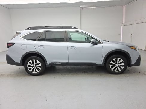 Used 2022 Subaru Outback Premium AWD/4WD image 9