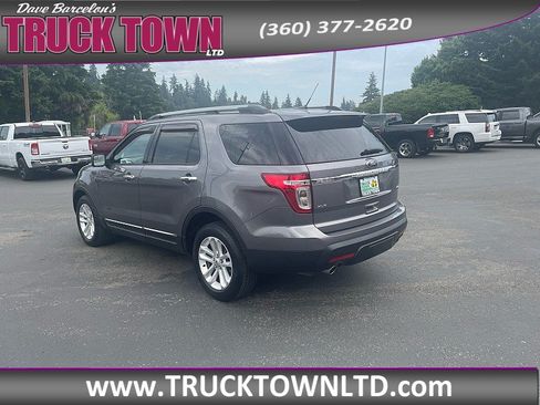 Used 2014 Ford Explorer XLT w/ Equipment Group 202A AWD/4WD image 3