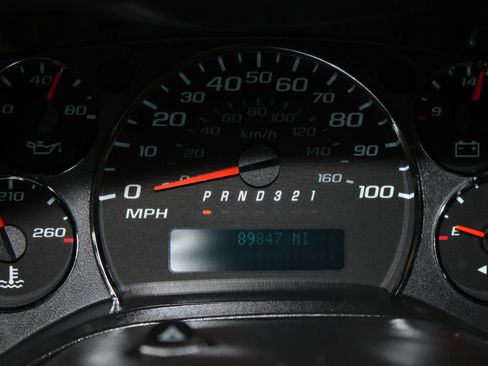 Used 2009 Chevrolet Express 1500 RWD image 13