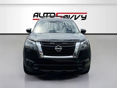 Used 2025 Nissan Pathfinder SV w/ SV Premium Package FWD image 2