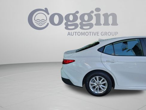 Used 2025 Toyota Camry LE FWD image 33