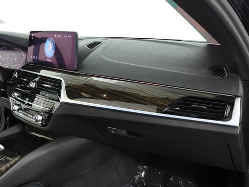 Used 2023 BMW 530i w/ Premium Package RWD image 14