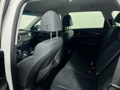 Used 2019 Kia Sorento FWD image 26