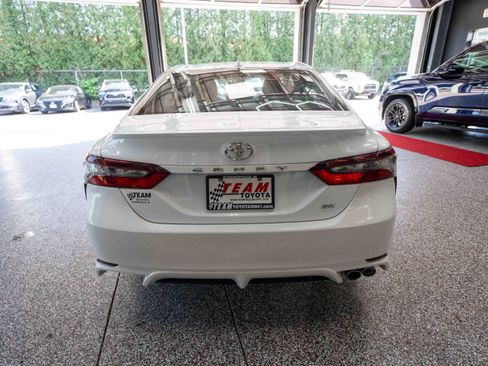 Used 2022 Toyota Camry SE image 3