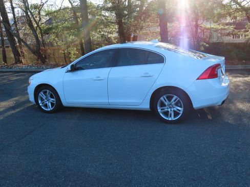 Used 2014 Volvo S60 T5 image 3