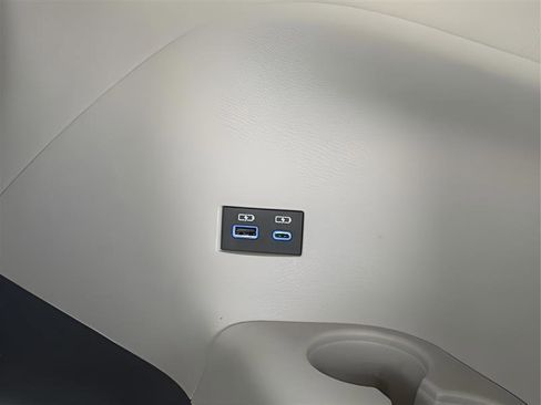 Used 2021 Toyota Sienna XLE FWD image 18