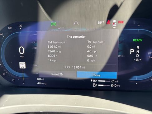 Used 2023 Volvo XC60 T8 Plus w/ Protection Package Premier image 25