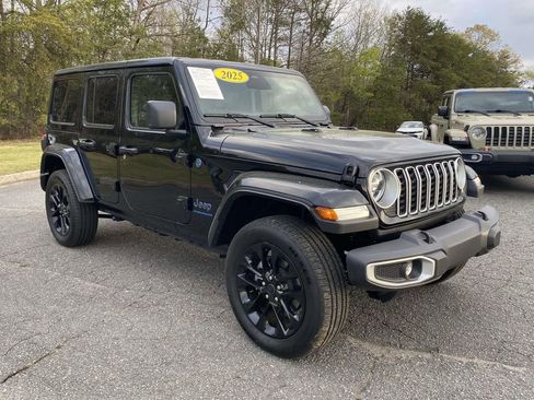 Used 2025 Jeep Wrangler Unlimited Sahara w/ Safety Group AWD/4WD image 6