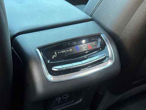 Used 2025 Cadillac XT6 Luxury FWD image 39