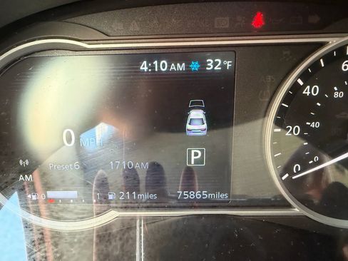 Used 2021 Nissan Versa SV image 11