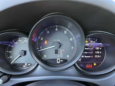 Certified 2025 Porsche Macan image 11