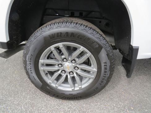 Used 2024 Chevrolet Colorado LT w/ LT Convenience Package II image 12