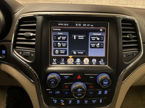 Used 2017 Jeep Grand Cherokee Overland w/ Jeep Active Safety Group image 36