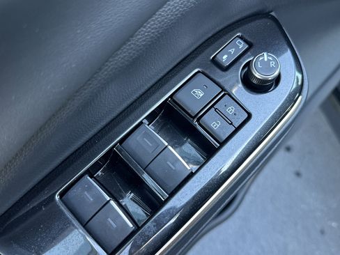 New 2025 Toyota Crown Signia image 18