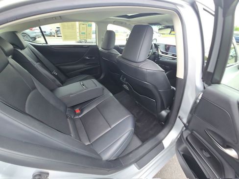 Used 2019 Lexus ES 300h w/ Premium Package FWD image 30