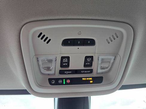 Used 2019 Chevrolet Traverse LT w/ LT Premium Package AWD/4WD image 25