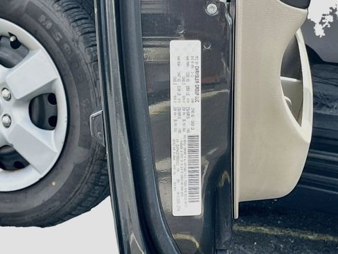 Used 2011 Dodge Grand Caravan Express FWD image 29
