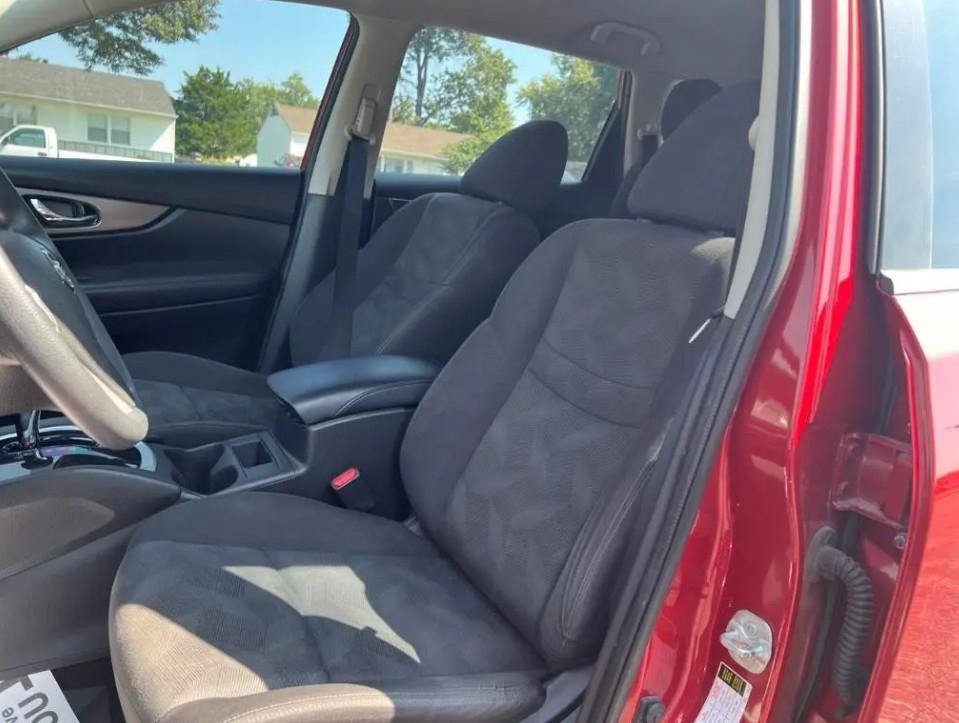 Used 2016 Nissan Rogue SV AWD/4WD image 8