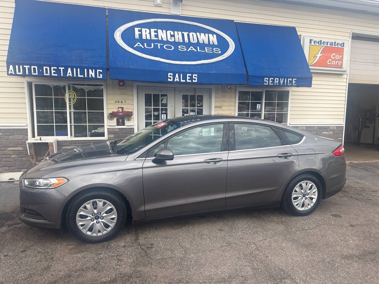 Used 2013 Ford Fusion S FWD image 2