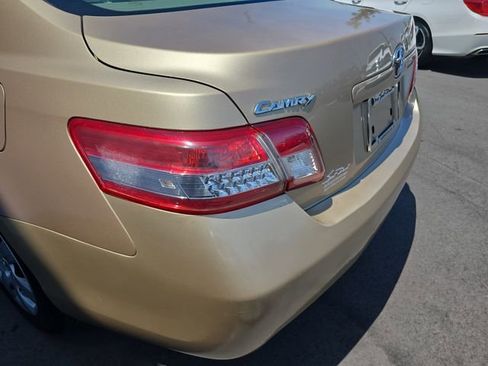 Used 2010 Toyota Camry LE FWD image 20