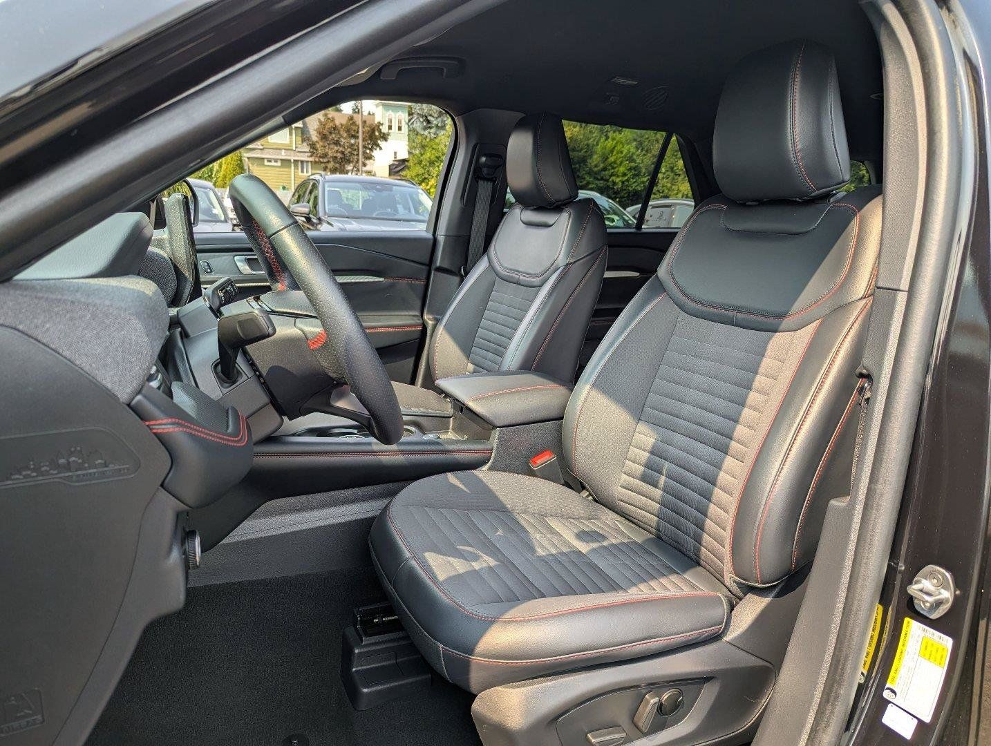 Used 2025 Ford Explorer ST-Line AWD/4WD image 27