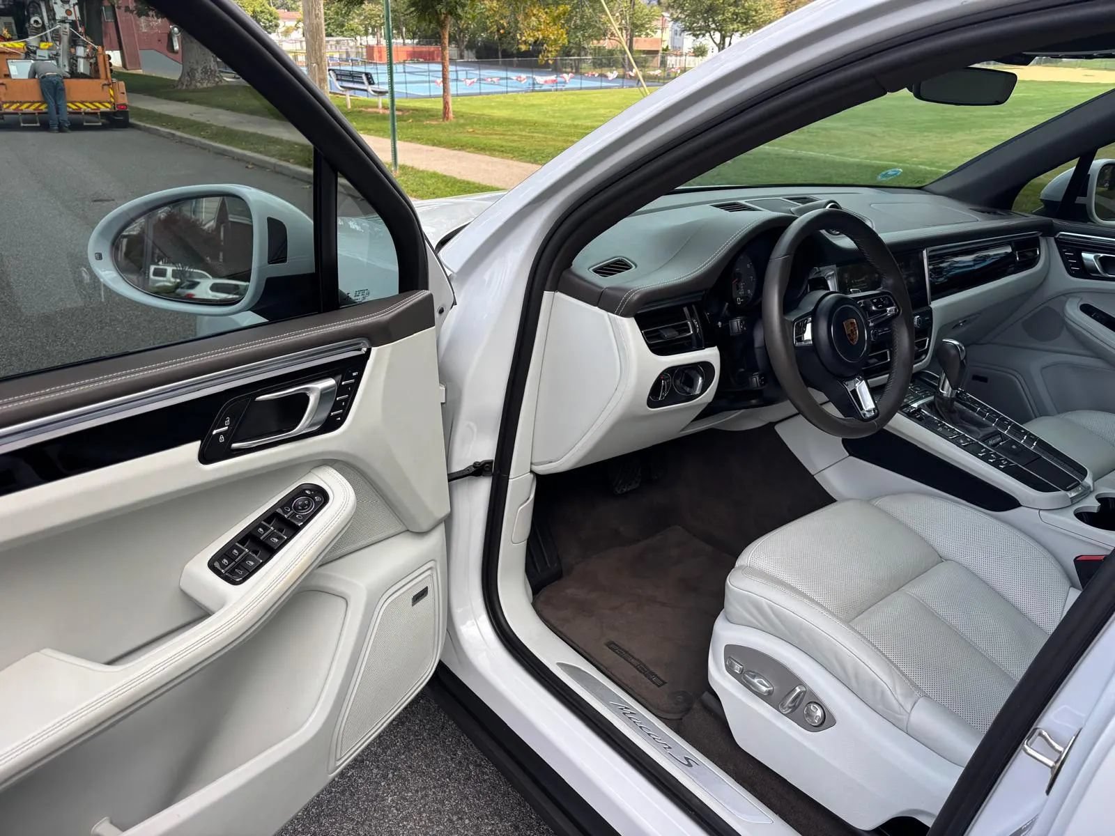 Used 2021 Porsche Macan S AWD/4WD image 12