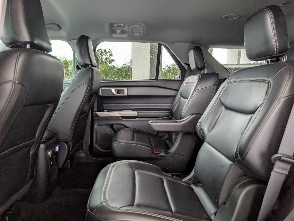 Used 2021 Ford Explorer XLT w/ Equipment Group 202A RWD image 17