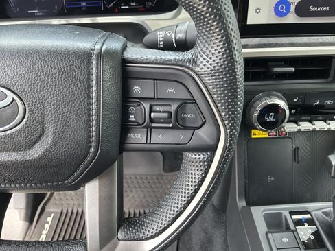 Used 2024 Toyota Tacoma Limited w/ Limited Package (LT) AWD/4WD image 20