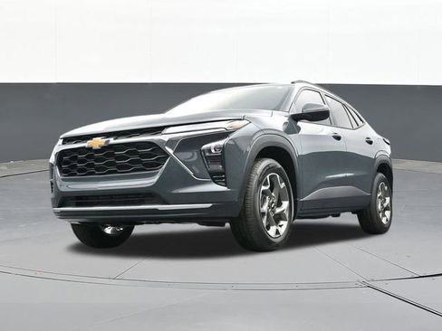 Used 2025 Chevrolet Trax LT FWD image 53