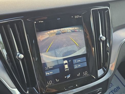 Used 2020 Volvo S60 T5 Momentum image 22